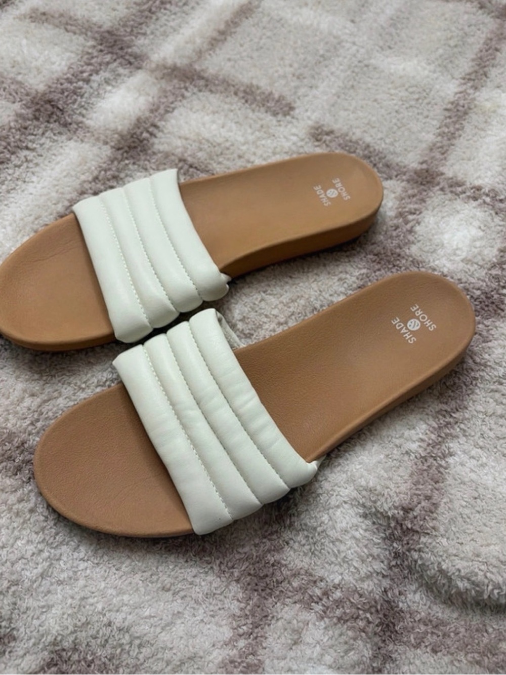 Shade & Shore White Quilted Slide Sandals with Tan Footbed